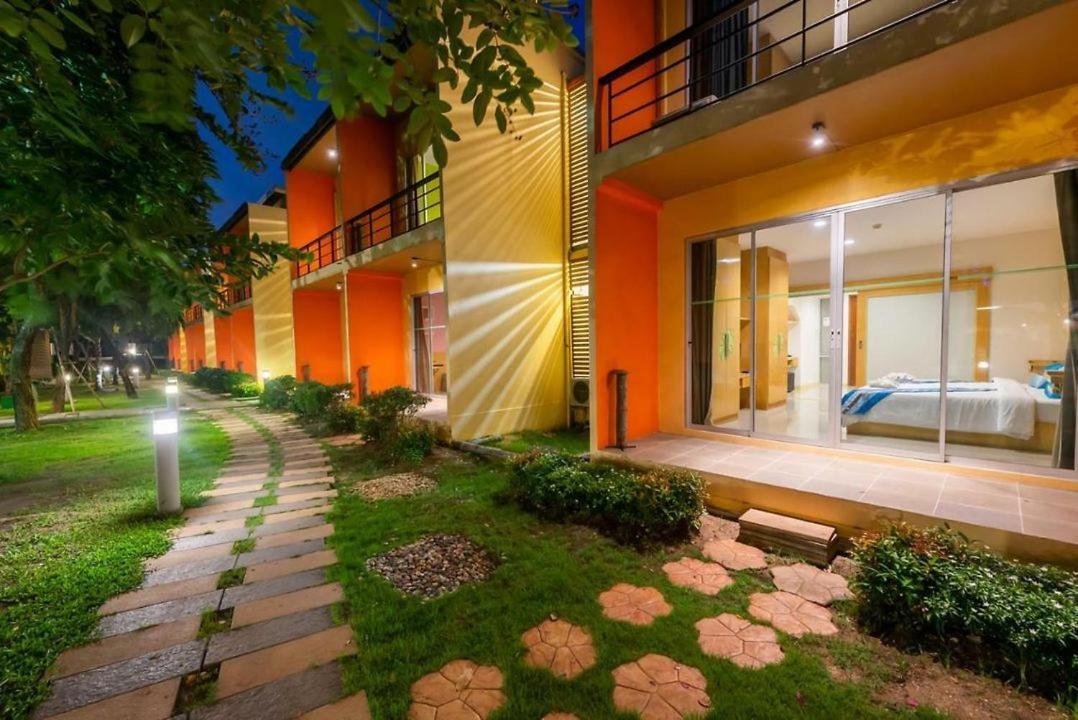 Bangkok.Grand.Resort Bang Bo Exterior foto
